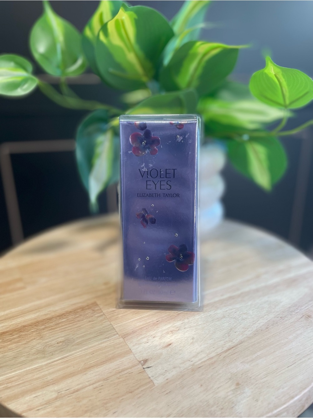 Violet Eyes Eau de Parfum by Elizabeth Taylor - Purple Floral Box